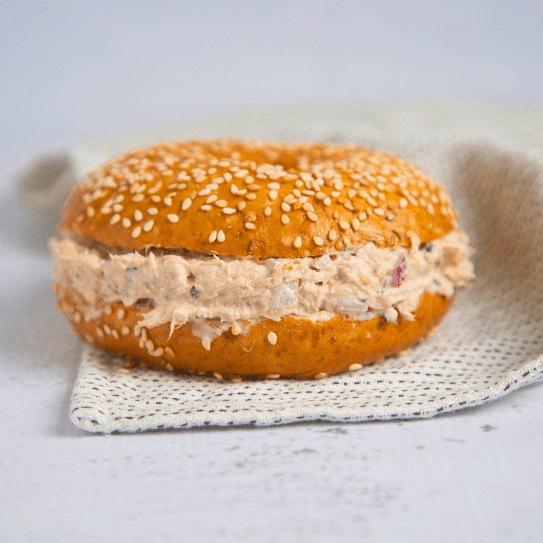 Ensalada de atun - Schmaltzy Bros Delicatessen