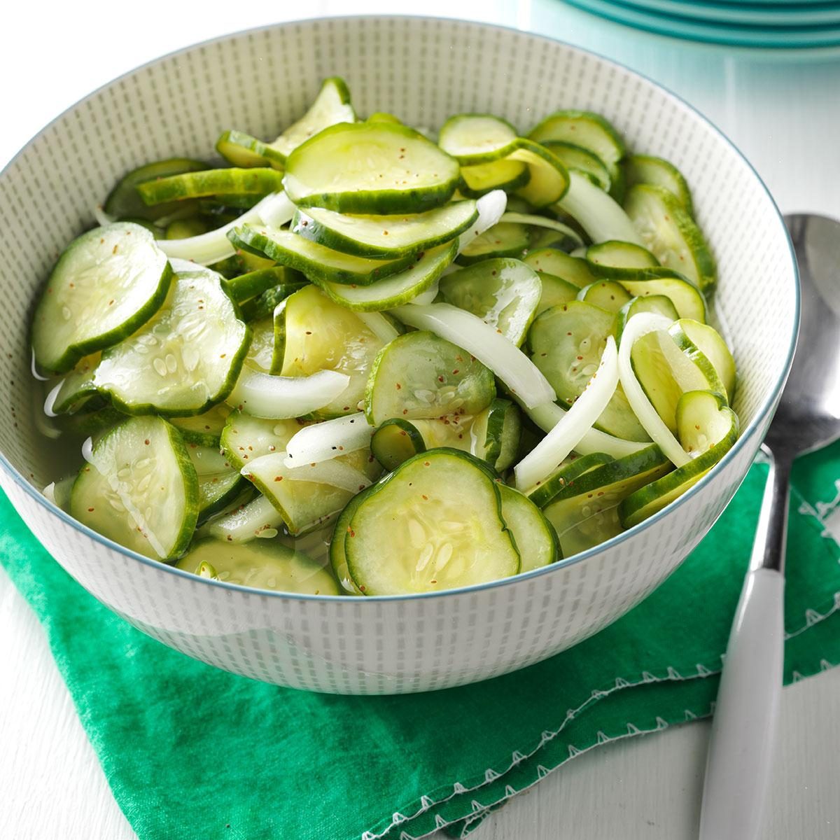 Ensalada de pepino - Schmaltzy Bros Delicatessen